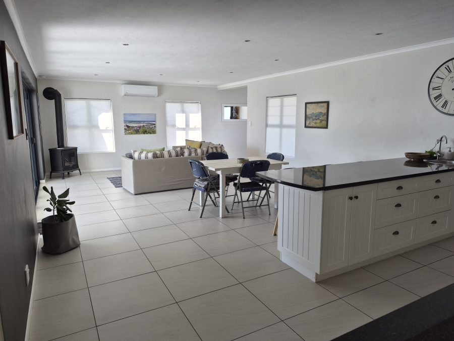 4 Bedroom Property for Sale in Pearl Bay Western Cape